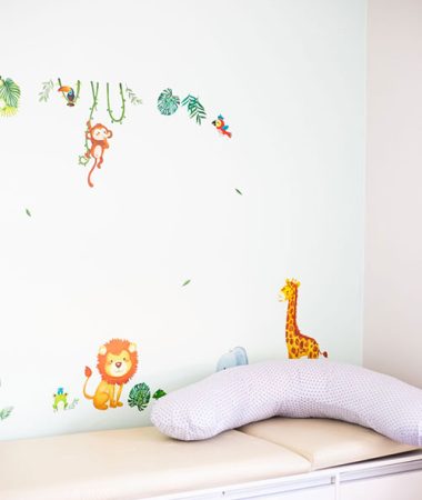 Parede decorada da Clínica Ciranda